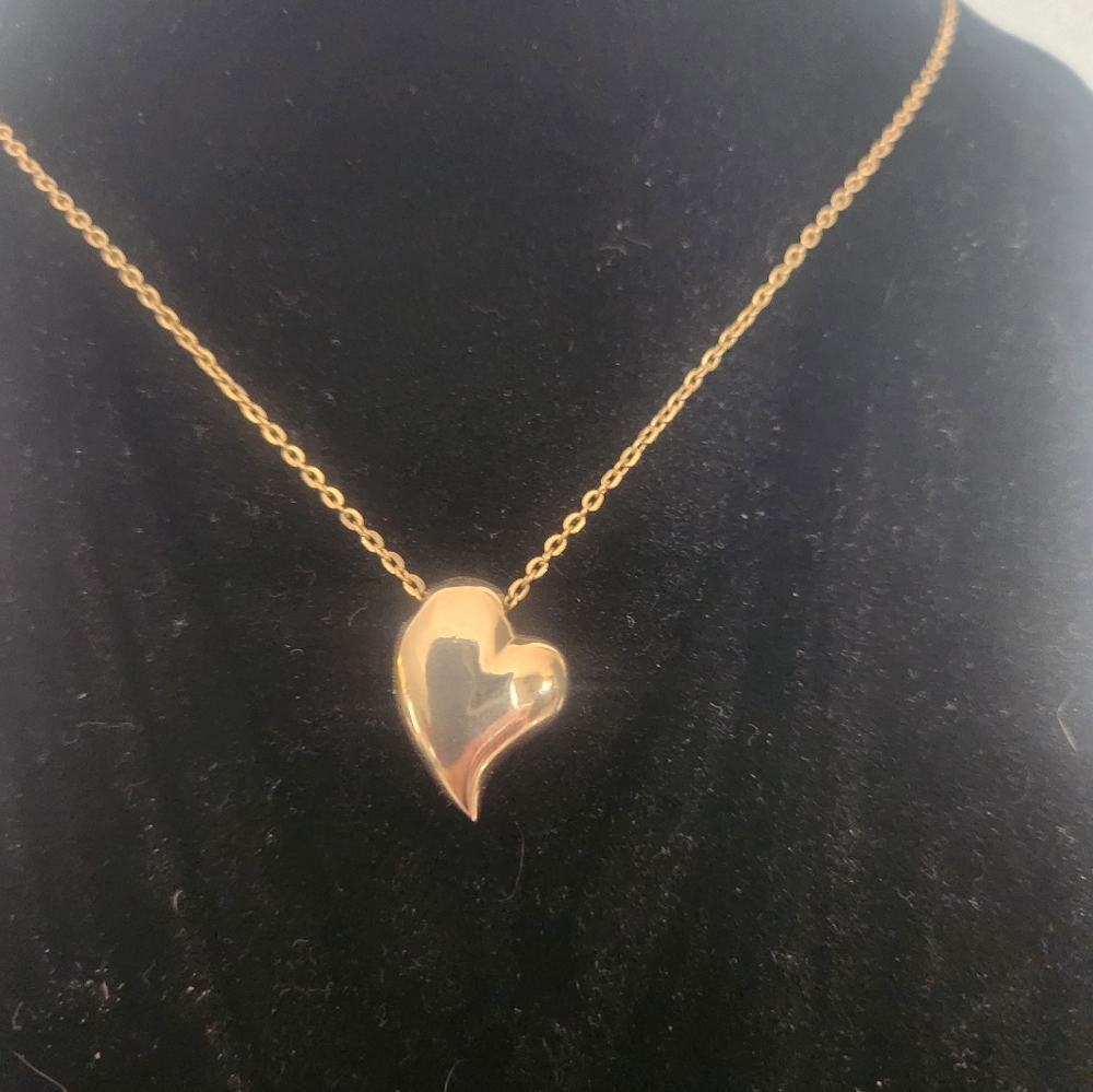 Source Unknown Gold Heart Necklace